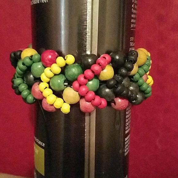 💛💚🖤❤ Jamaican Themed Bracelet - Picture 3 of 4